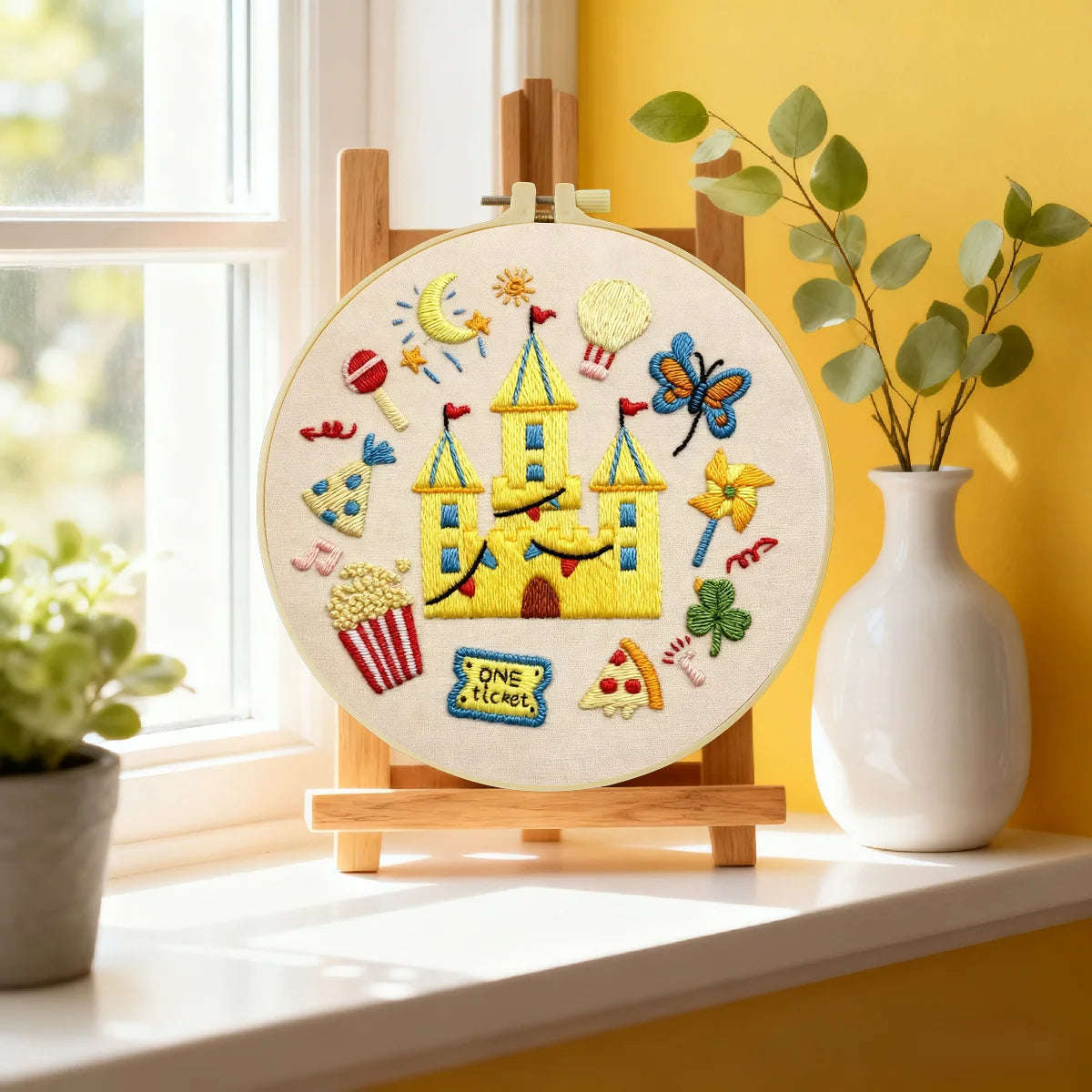 Kinderburg-Stickset zum Selbermachen – Niedliches Fantasy-Stickset für Anfänger mit Stickrahmen, Vorlage und Garn Kinderburg-Stickset zum Selbermachen – Niedliches Fantasy-Stickset für Anfänger mit Stickrahmen, Vorlage und Garn